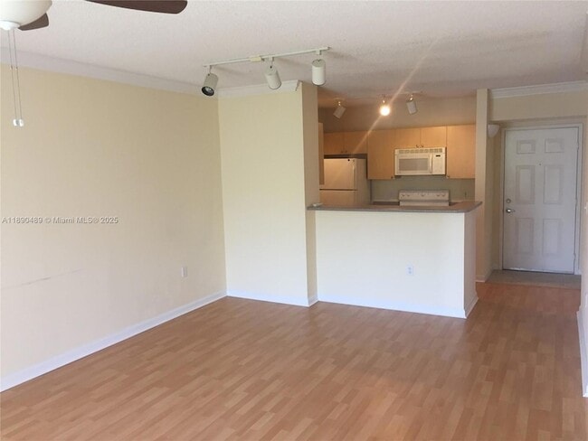 1919 Van Buren St, Unit 416 in Hollywood, FL - Building Photo - Building Photo