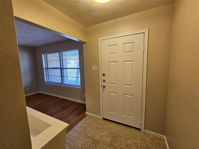 1016 Indian Creek Trail in Dallas, TX - Building Photo - Building Photo