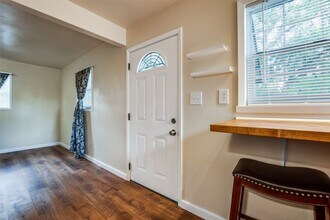 1200 W Phillips St in Alvin, TX - Building Photo - Building Photo