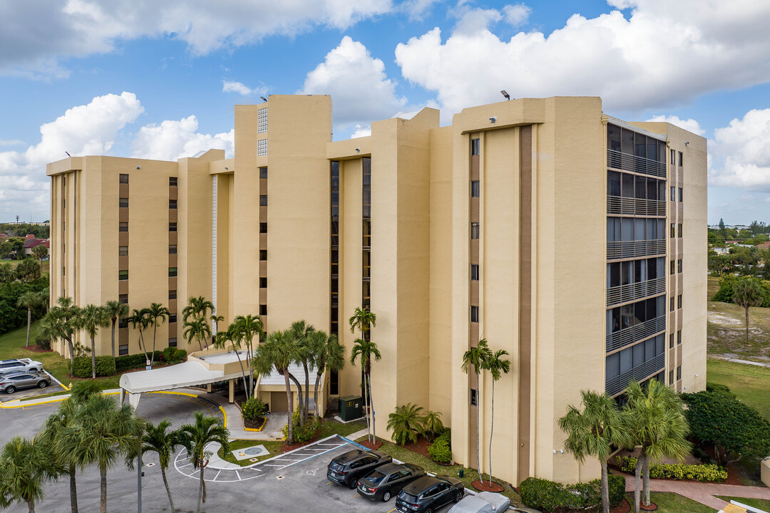 Environ Towers in Lauderhill, FL - Building Photo