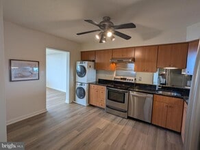 3709 S George Mason Dr in Falls Church, VA - Foto de edificio - Building Photo