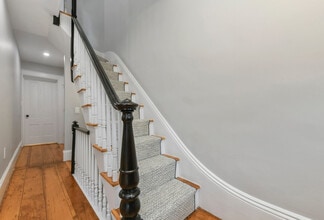 9 Chestnut St, Unit 1 in Boston, MA - Foto de edificio - Building Photo