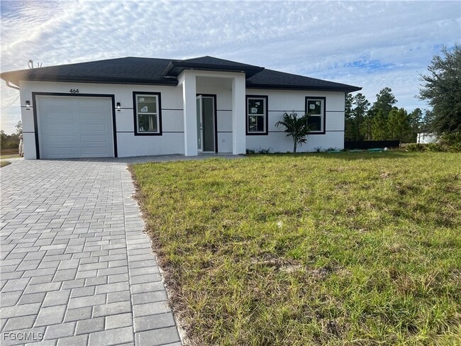 464 Eisenhower Blvd in Lehigh Acres, FL - Building Photo - Building Photo