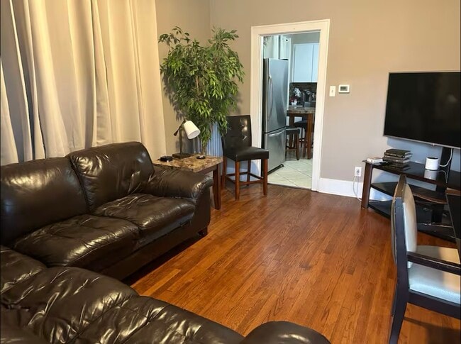 2428 Casmere St, Unit Apartment 1 in Hamtramck, MI - Foto de edificio - Building Photo