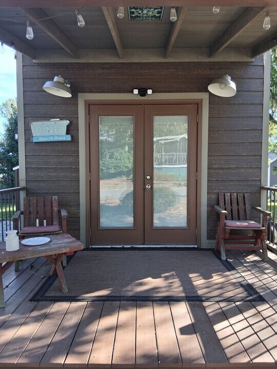 31 Rest Awhile Ln in Flat Rock, NC - Building Photo