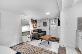 3181 SW 26th St in Miami, FL - Building Photo - Building Photo