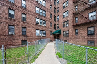 Fannwood Estates in Rego Park, NY - Building Photo - Building Photo