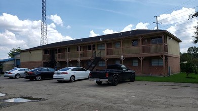 Woodrow Apartments in Beaumont, TX - Building Photo - Building Photo