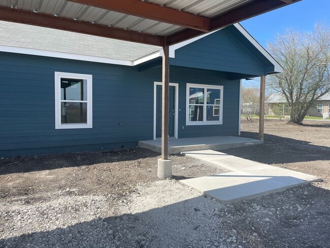 property at 1180-1182 Fm 2623