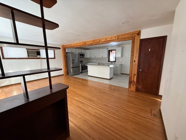 property at 1274 Saint Albans St N