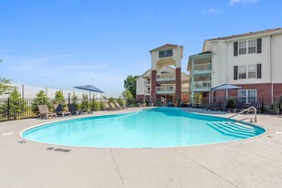 Gateway Lakes Apartments