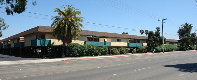 Huntington Gardens Apartments in Huntington Beach, CA - Foto de edificio - Building Photo