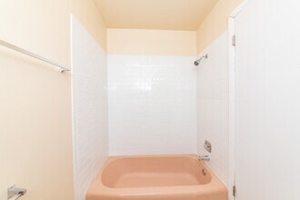 820 N Milwaukee Ave in Libertyville, IL - Foto de edificio - Building Photo