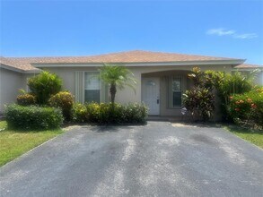 2728 NW 200th Terrace in Miami Gardens, FL - Building Photo - Building Photo