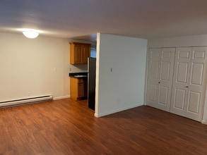 9445 Avondale Rd NE in Redmond, WA - Building Photo - Building Photo