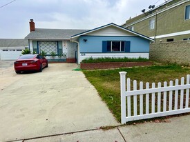 328 E Plymouth St in Inglewood, CA - Building Photo