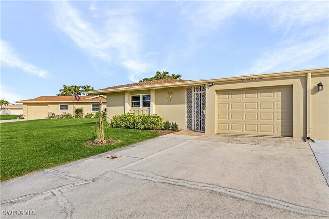 property at 5549 Hamlet Ln