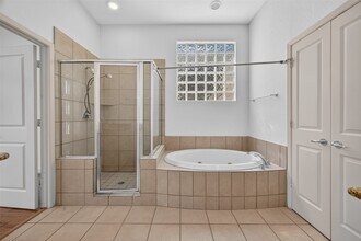 5018 Lillian St in Houston, TX - Foto de edificio - Building Photo