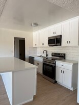 10200 De Soto Ave, Unit 324 in Los Angeles, CA - Building Photo