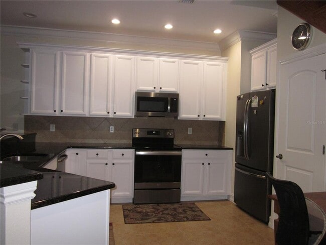 4015 Courtside Way in Tampa, FL - Foto de edificio - Building Photo