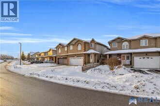 15 Curzon Crescent in Guelph, ON - Building Photo - Building Photo