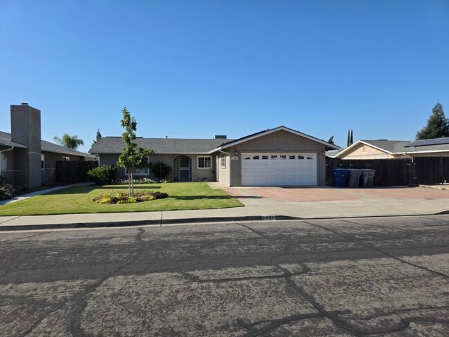 1488 Indianapolis Ave in Clovis, CA - Building Photo - Building Photo