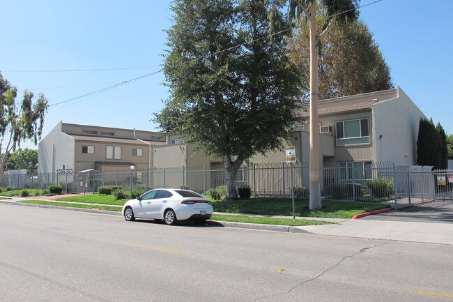 Foster Avenue Apartments in Baldwin Park, CA - Foto de edificio - Building Photo