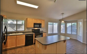 6401 W Tether Trail in Phoenix, AZ - Building Photo - Building Photo