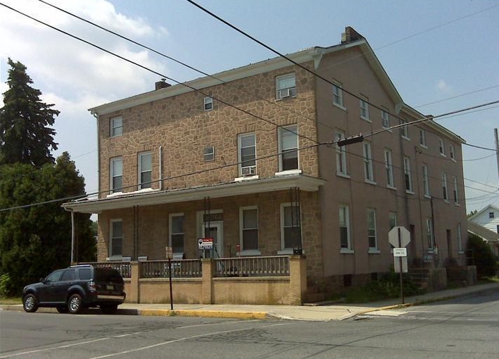 148 S Main St in Bernville, PA - Building Photo