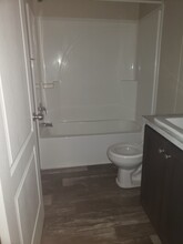 6610 Lear Nagle Rd in North Ridgeville, OH - Foto de edificio - Building Photo