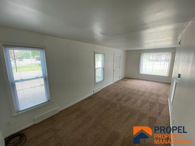 8141 Macomb St in Grosse Ile, MI - Building Photo - Building Photo