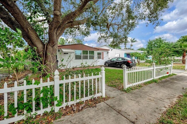 2419 Coolidge St in Hollywood, FL - Building Photo - Building Photo