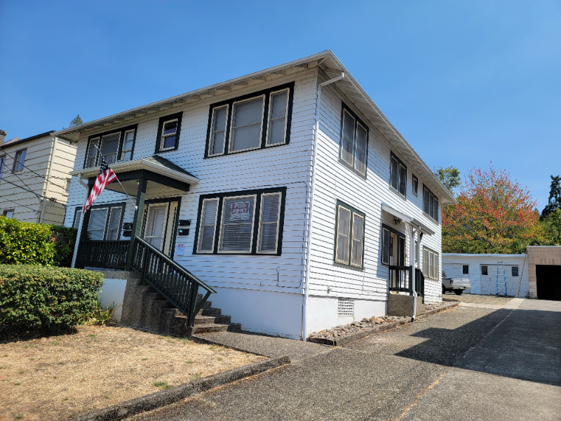 721 SE Kane St-Unit -1 in Roseburg, OR - Foto de edificio