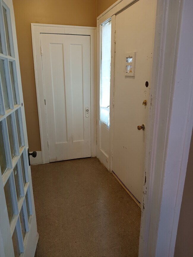 568 Lakewood St in Detroit, MI - Building Photo - Building Photo
