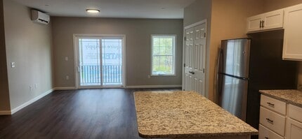217 Rockingham Rd in Londonderry, NH - Building Photo - Building Photo