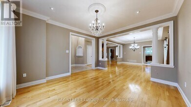 2352 Delnice Dr in Oakville, ON - Building Photo - Building Photo