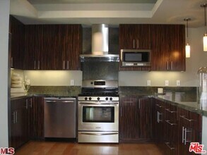 1529 S Westgate Ave in Los Angeles, CA - Building Photo - Building Photo