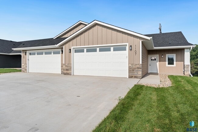 property at 1107 S Foss Ave