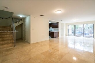 300 Majorca Ave in Coral Gables, FL - Building Photo - Building Photo