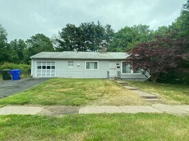 1092 Forbes St in East Hartford, CT - Building Photo