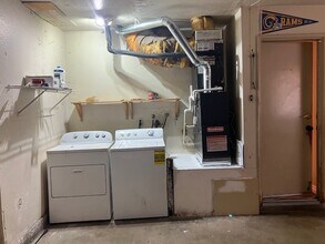 16285 Barbee St in Fontana, CA - Foto de edificio - Building Photo