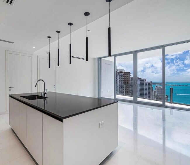 300 Biscayne Boulevard Way, Unit 2906 in Miami, FL - Building Photo - Building Photo