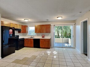 1301 Sandy Ln in Clearwater, FL - Foto de edificio - Building Photo