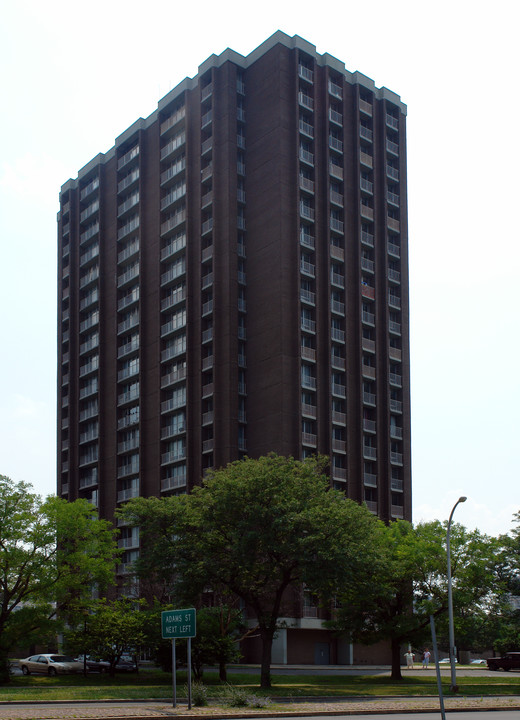 Geneva Towers in Syracuse, NY - Foto de edificio