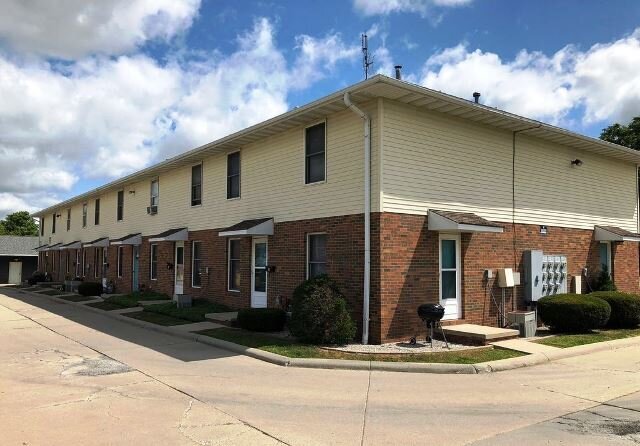 property at 1504 Northbrook Dr