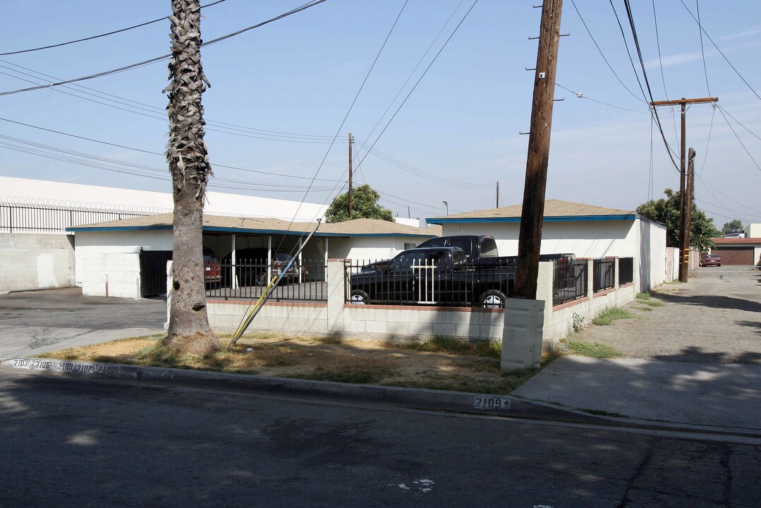 2103 Cogswell Rd in El Monte, CA - Building Photo