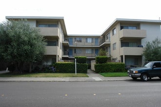 244 N Ellsworth Ave in San Mateo, CA - Foto de edificio - Building Photo