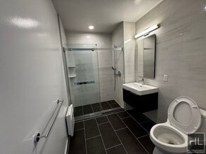 NORTHERN BOULEVARD in Queens, NY - Foto de edificio - Building Photo