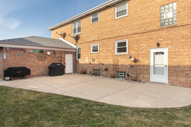 8735 N Wisner St in Niles, IL - Building Photo - Building Photo