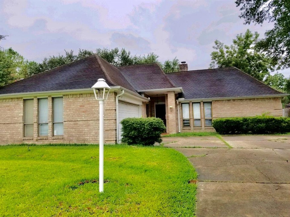 15503 Monte Vista Dr in Houston, TX - Foto de edificio